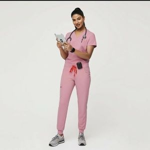FIGS Chalk Pink Catarina - One-Pocket Scrub Top SM